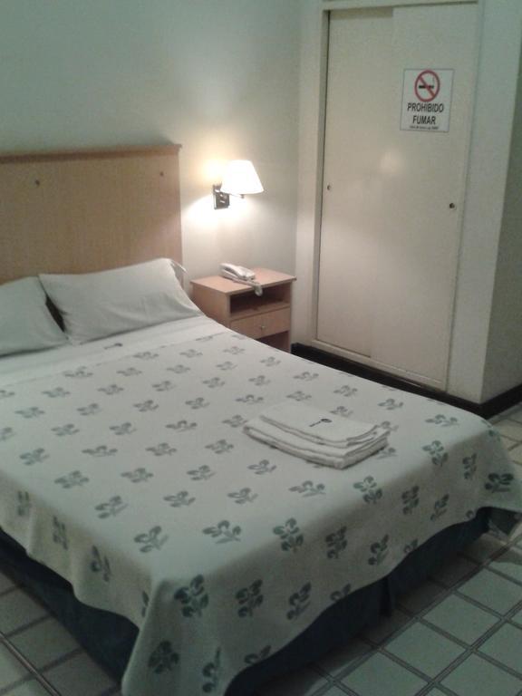 Mari Plaza Hotel บัวโนสไอเรส ภายนอก รูปภาพ