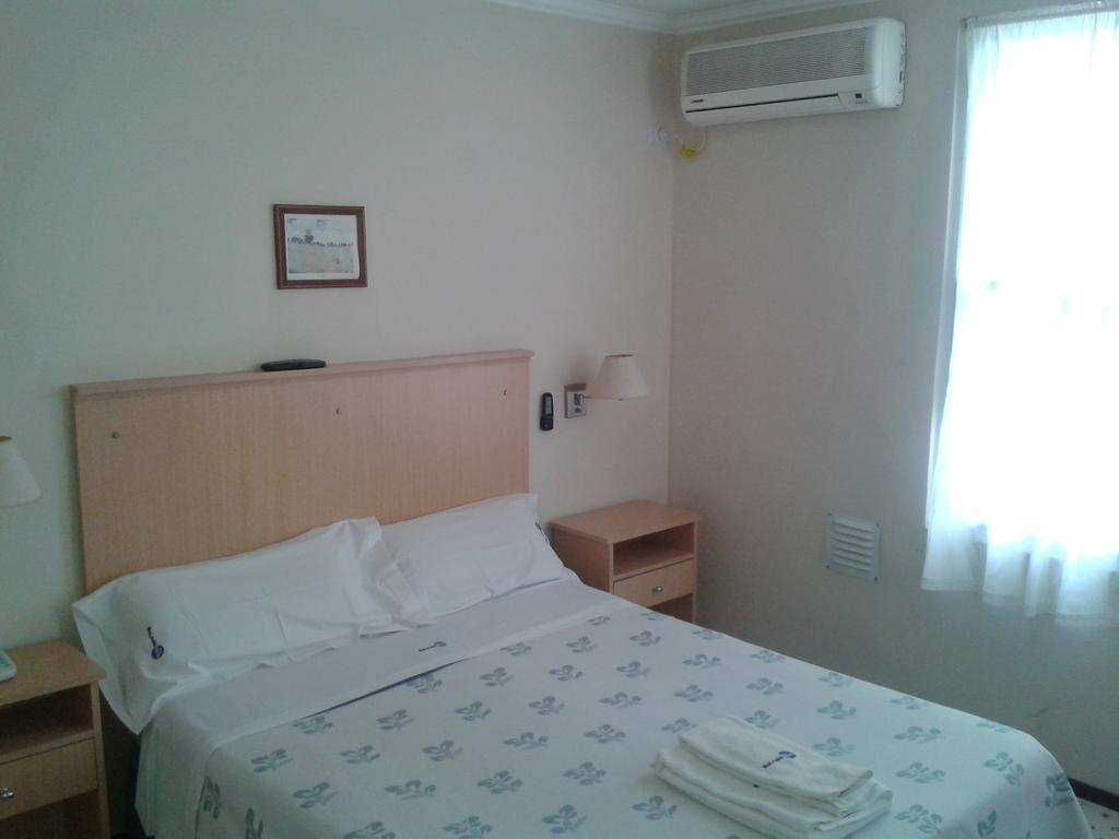 Mari Plaza Hotel บัวโนสไอเรส ภายนอก รูปภาพ