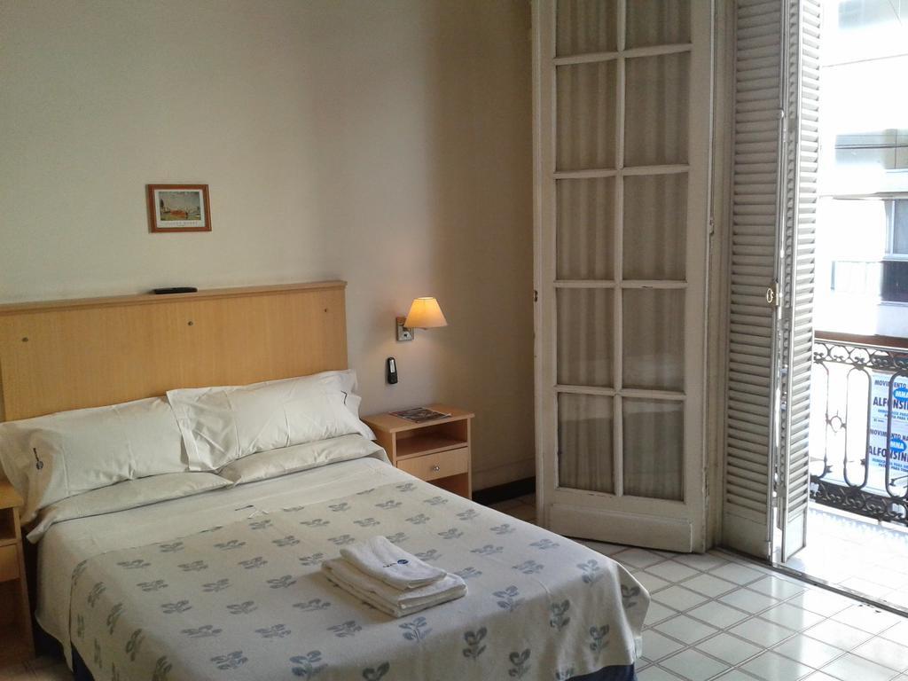 Mari Plaza Hotel บัวโนสไอเรส ภายนอก รูปภาพ