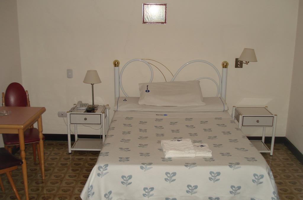 Mari Plaza Hotel บัวโนสไอเรส ภายนอก รูปภาพ