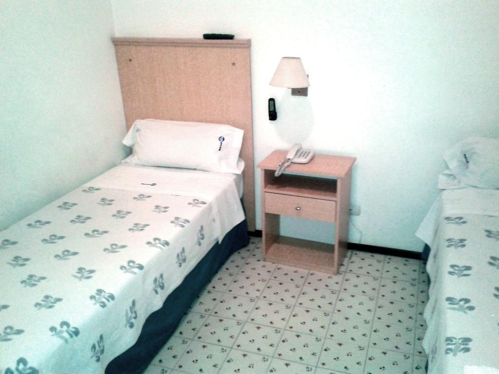 Mari Plaza Hotel บัวโนสไอเรส ภายนอก รูปภาพ